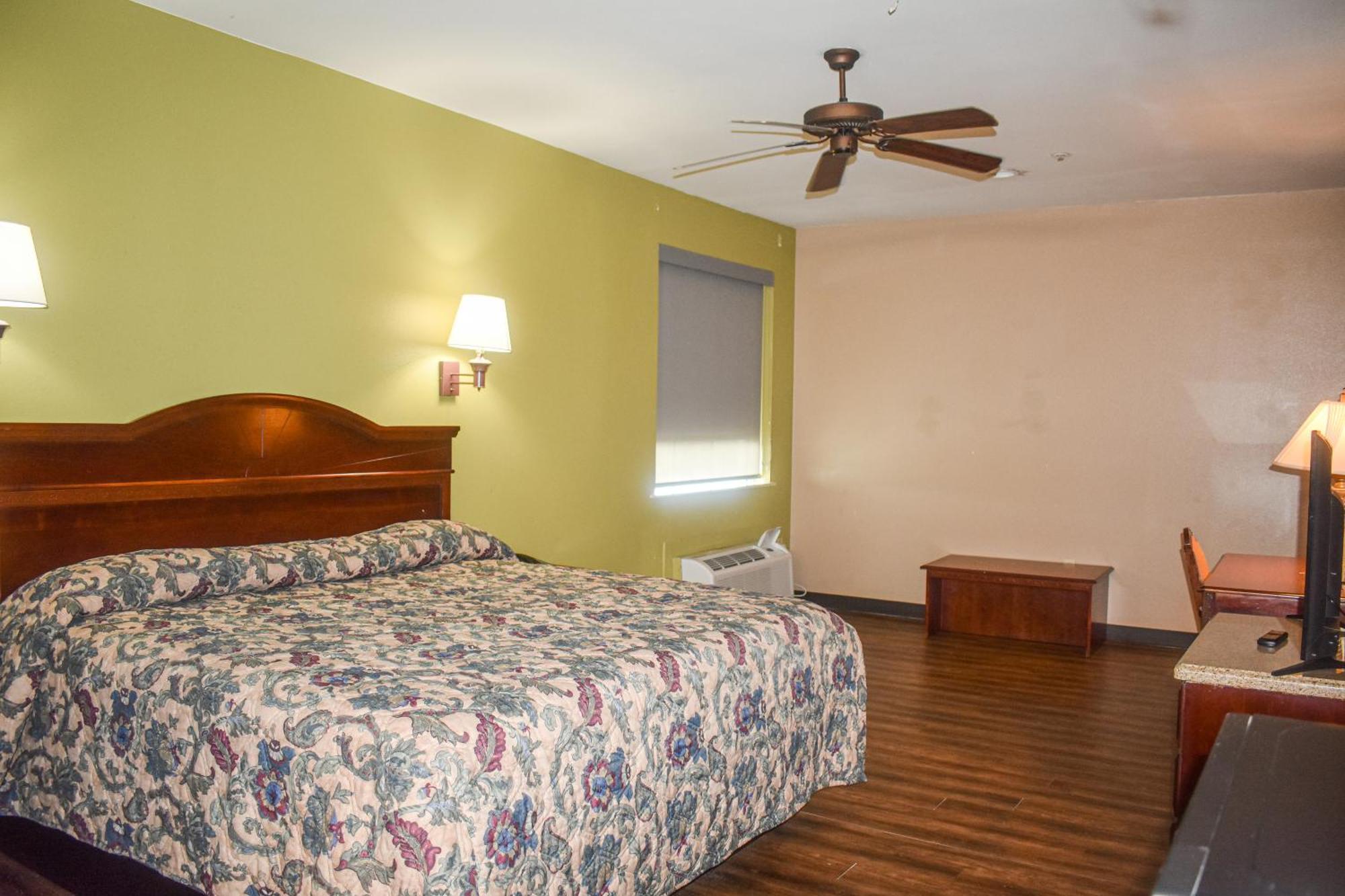 Motel Americas Value *