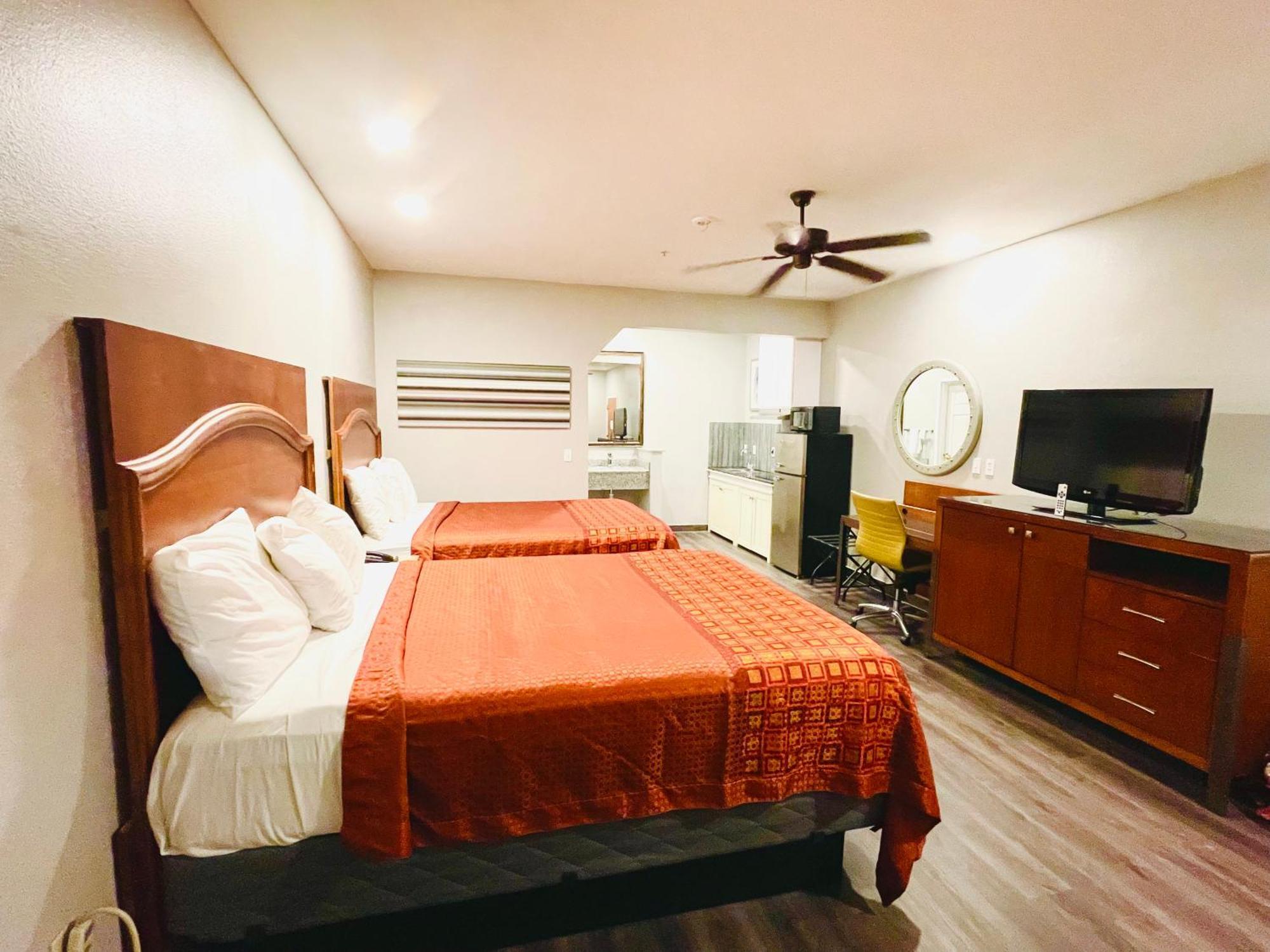 Motel Americas Value *