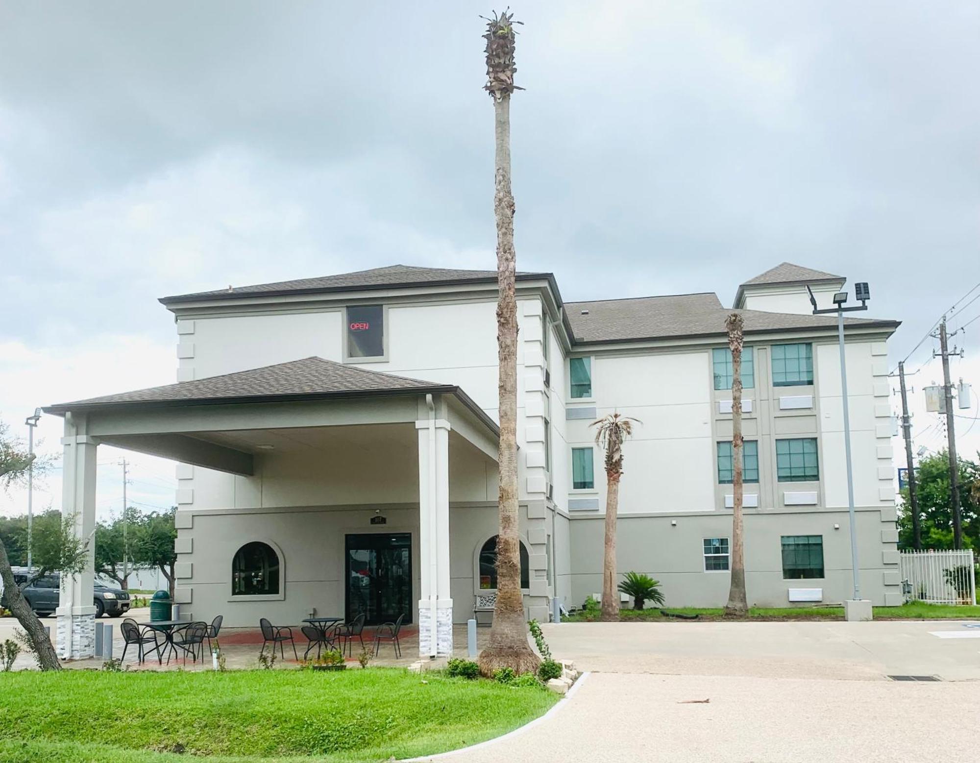 Americas Value Motel *