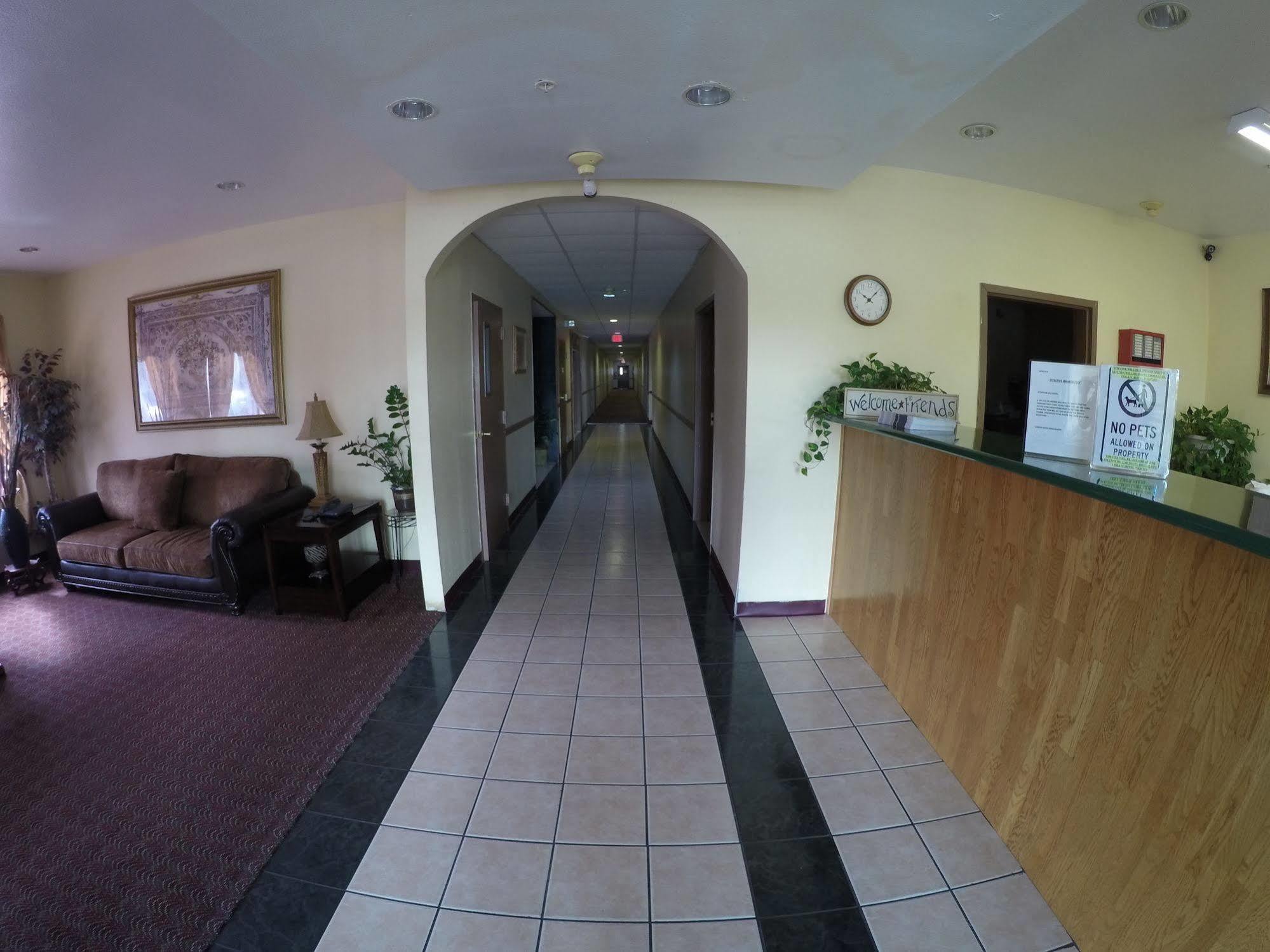 Motel Americas Value *