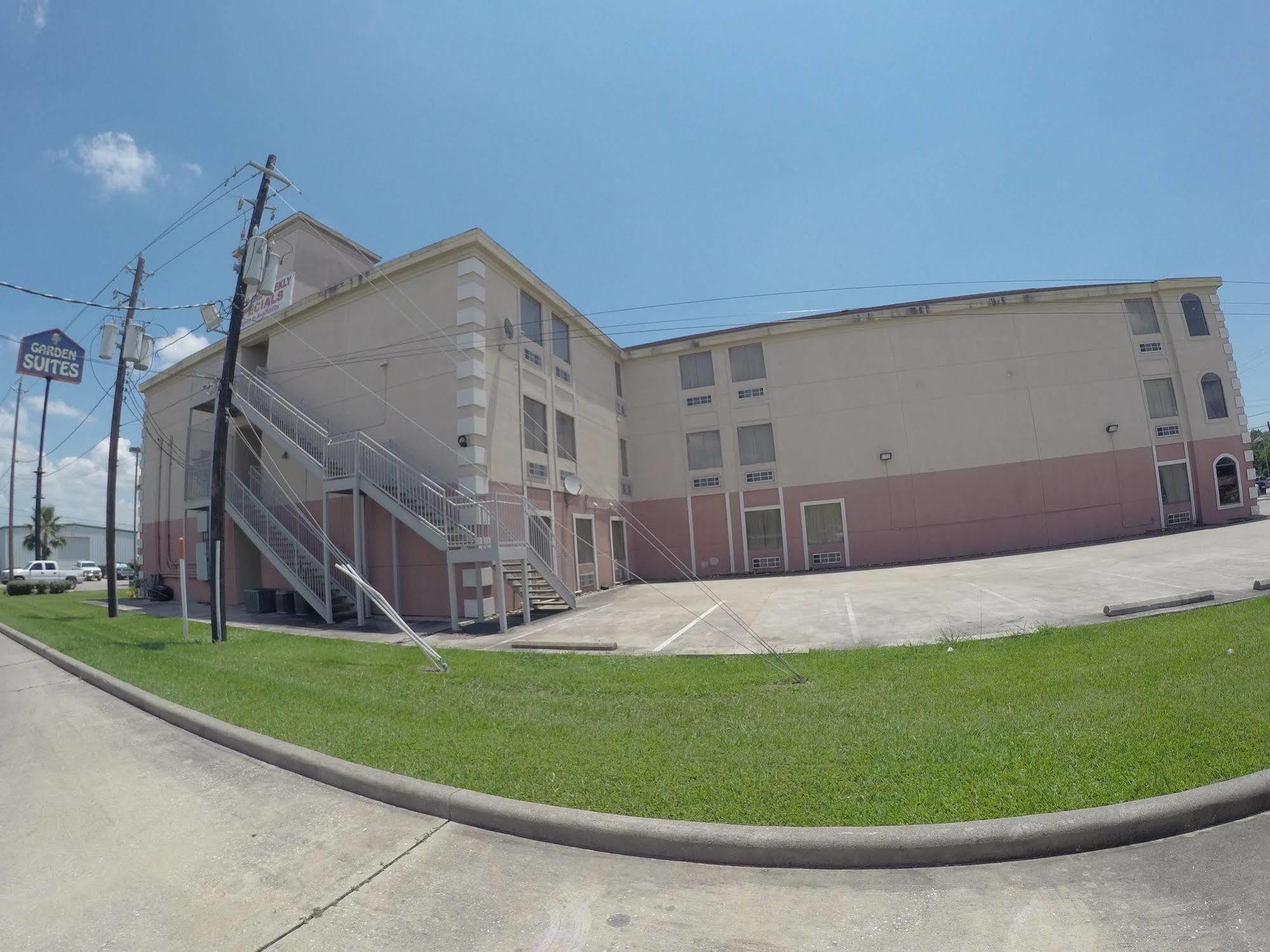 Motel Americas Value *