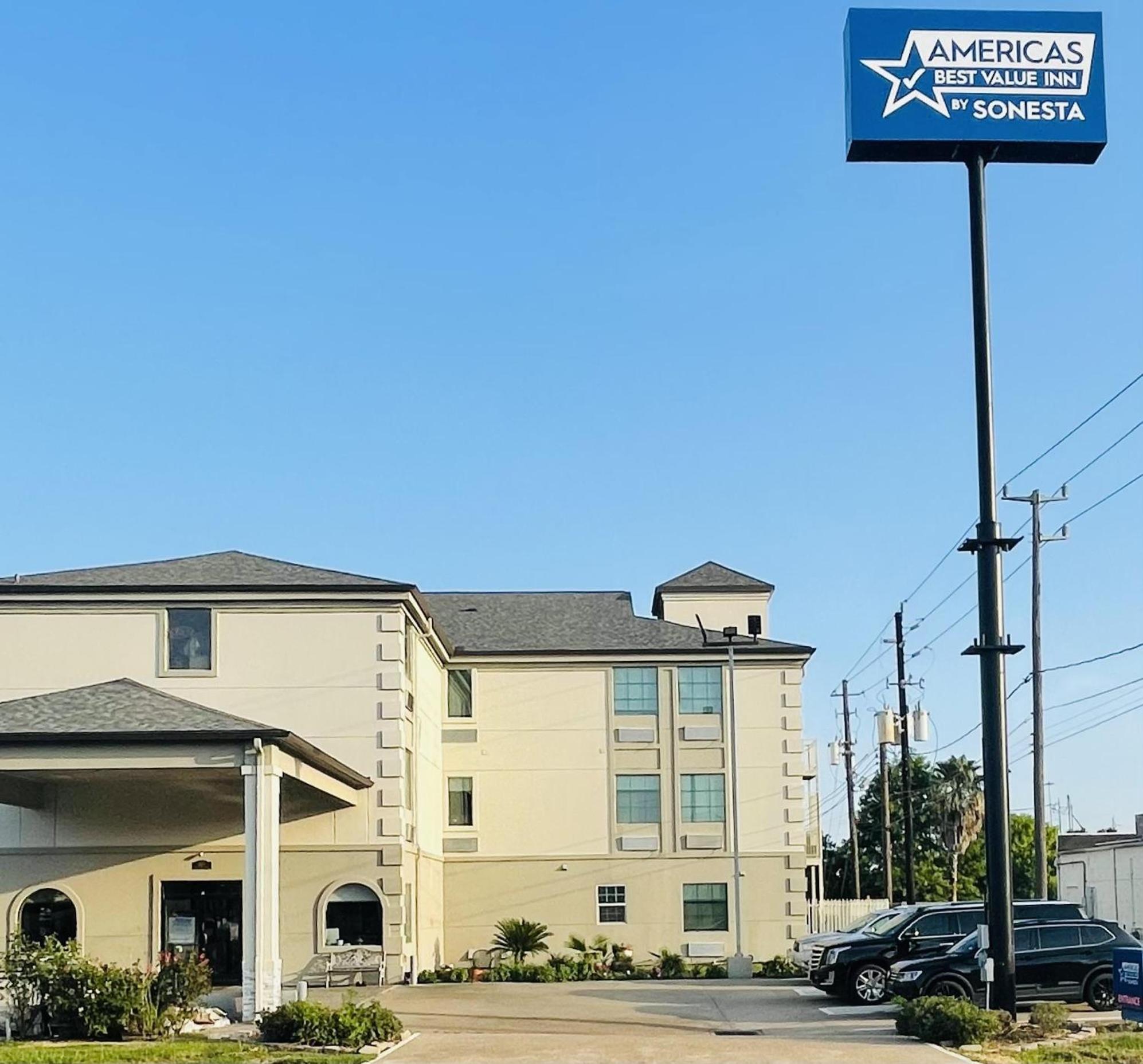 Motel Americas Value *